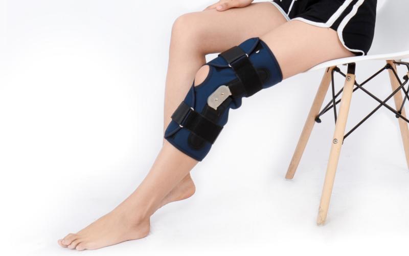 Adjustable Hinged Knee Support with Side Stabilizer 