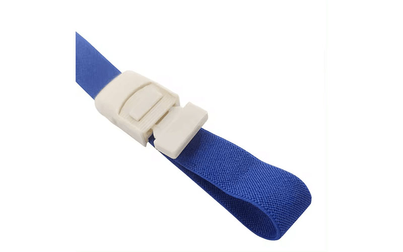 Portable quick tourniquet with elastic buckle for medical infusion and blood drawing at home